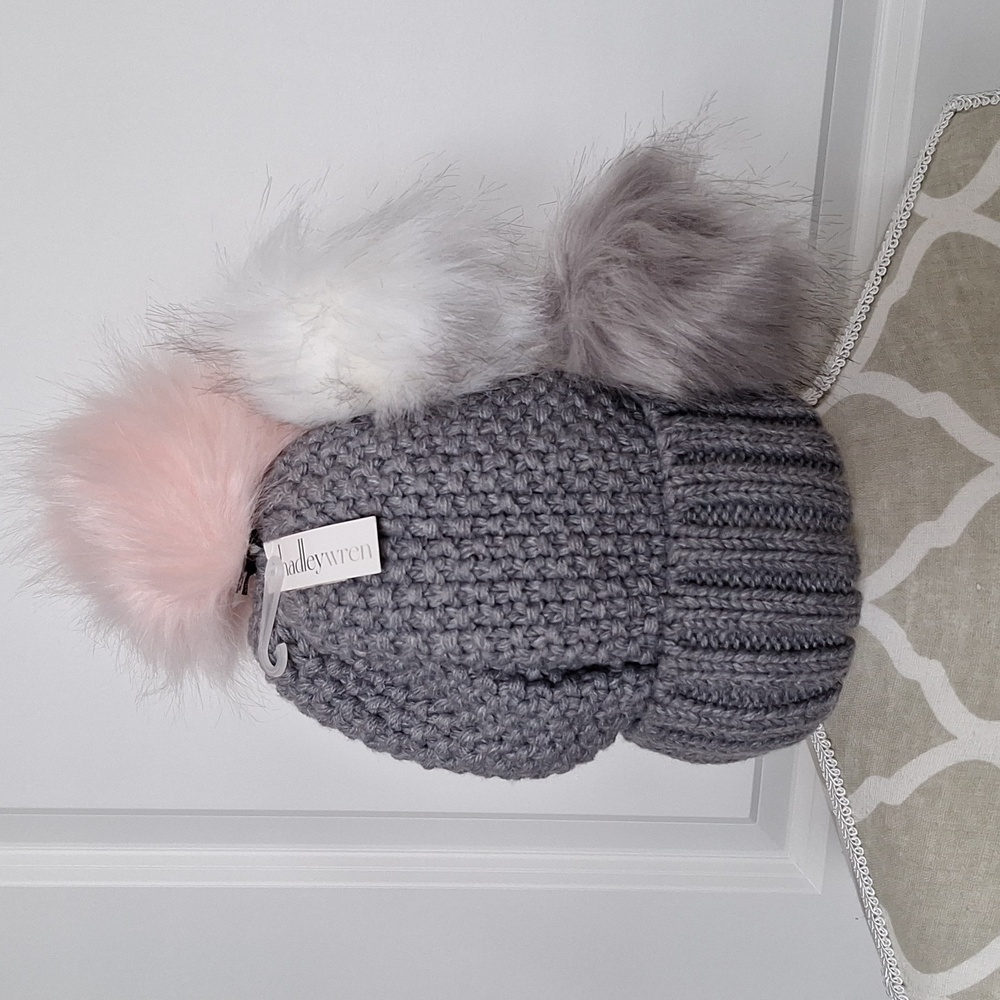 BNWT toque with 3 interchange  puffs